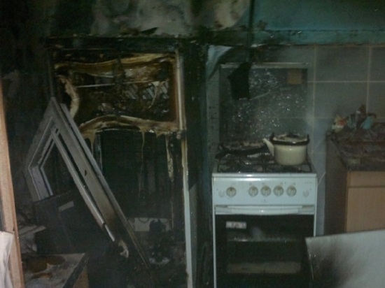 В Угличе тушили пожар в многоквартирном доме