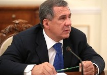 Татарстанский портал R16 сообщил о появлении в республике новых учебников, в которых глава Татарстана Рустам Минниханов назван главой государства