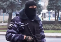 Сегодня утром в Луганске правительственный квартал при поддержке бронетехники был оцеплен вооруженными людьми без каких-либо знаков отличия
