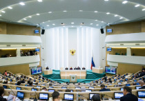 Совет Федерации на пленарном заседании в среду принял законопроект, позволяющий признавать получающие финансирование из-за границы СМИ иностранными агентами, передают информагентства