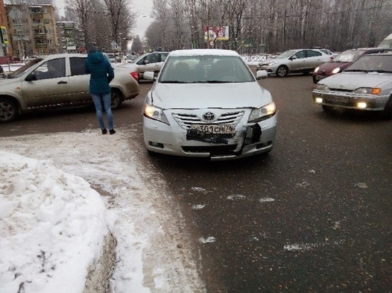 В Ярославле столкнулись «Тойота» и «Форд»