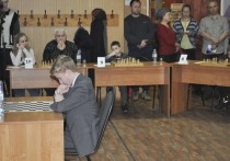 Любовь к игре ему привил отец, Владимир Гешко, сам являющийся шахматистом