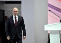 По случаю 180-летия российских железных дорог Владимир Путин посетил депо "Киевская", где осмотрел новые поезда и пообщался с проводниками и техперсоналом