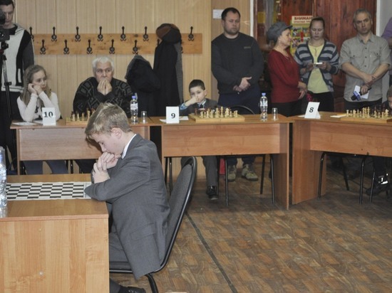 В Твери 14-летний шахматист обыграл соперников вслепую