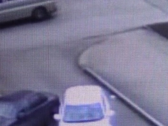 В Новотроицке разыскивают автомобилиста, протаранившего припаркованную легковушку 
