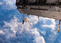 В ближайшие годы на Международной космической станции пройдет уникальный эксперимент, в ходе которого российские космонавты в ходе ремонта иллюминаторов в российском сегменте МКС обработают их особым покрытием