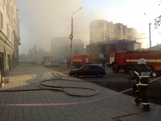 Официальной причины пожара торгового центра на Чичерина в Оренбурге пока нет