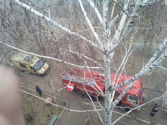 В Оренбурге 18 пожарных тушили балкон в доме на Карагандинской