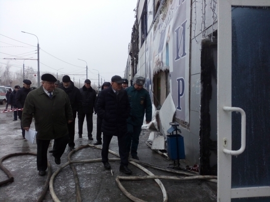  Губернатор Оренбургской области побывал в сгоревшем ТЦ «Мир» и пообщался с арендаторами 