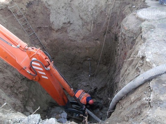 Порыв водопровода в Барнауле оставил без воды шесть многоэтажек