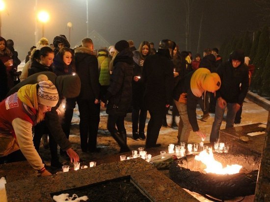 В Серпухове состоялась молодёжная флеш-акция Свеча памяти