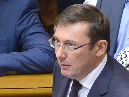 Ни активисты, ни силовики не сходят с занятых позиций в центре Киева вокруг машины с задержанным Саакашвили