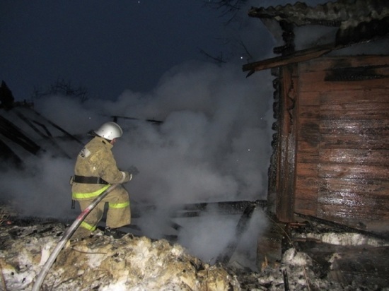 В Комсомольском районе сгорел частный жилой дом