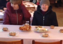 В городе Коростень Житомирской области Украины чиновники устроили «праздничный обед» для инвалидов по зрению