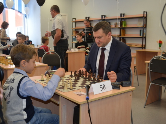Глава Оренбурга  проиграл первокласснику в шахматы 