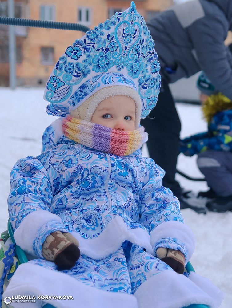 Лучшие фото с первого в новогоднем сезоне карнавального шествия в Карелии