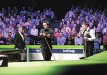 Выиграв в финале престижнейшего чемпионата Великобритании по снукеру, Ронни О’Салливан в шестой раз в своей карьере поднял почетный приз над головой