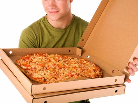 В Оренбурге доставщика пиццы кинули на деньги