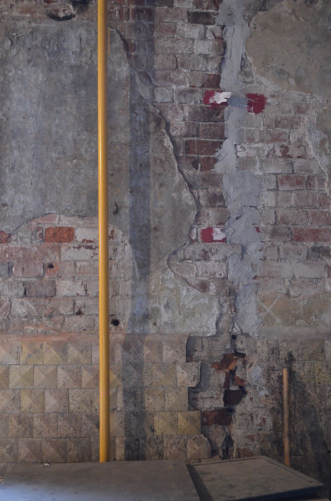 В Твери обрушилась стена казармы Морозовского городка