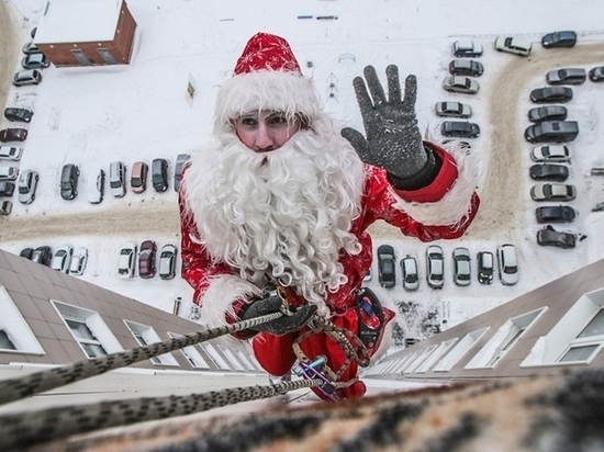 За 15 000 рублей Дед Мороз залезет к ребенку в окно.