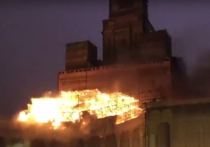 Вечером 12 декабря, загорелись строительные леса на Центральном павильоне ВДНХ