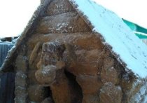 Якутский скульптор-самоучка Михаил Боппосов из села Уолба вновь вылепил из навоза символ наступающего года: на этот раз им стала собака в конуре