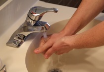 Мишель Массакуа из Орегонского университета заявила, что в большинстве своем люди, сами того не подозревая, моют руки неправильно