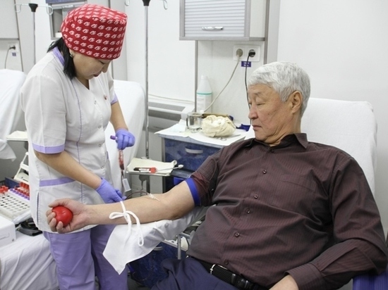 Депутаты тувинского парламента сдали донорскую кровь