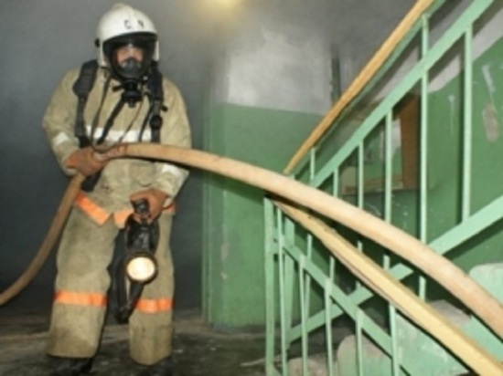 В Иванове 19 пожарных тушили подъезд дома