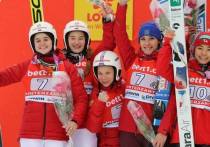 Нет, до 8 марта еще далеко - это всего лишь 16 декабря, в субботу, российские спортсменки приняли участие в первом в истории женского Кубка мира по прыжкам на лыжах с трамплина командном соревновании, состоявшемся в швейцарском Энгельберге и завоевали серебряную медаль в упорной борьбе с японской командой