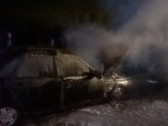В Рыбинске автомобиль сгорел вместе с гаражом