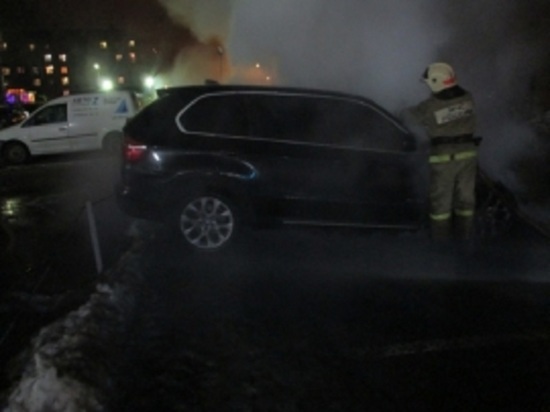 В Ярославле сгорел автомобиль «БМВ Х5»