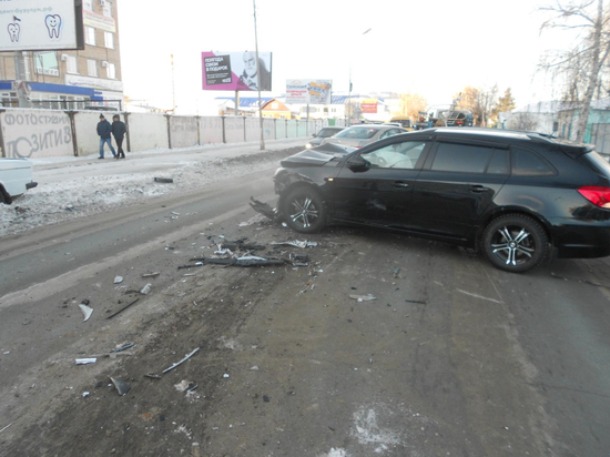 В Бузулуке в лобовом столкновении пострадал водитель «Шевроле»