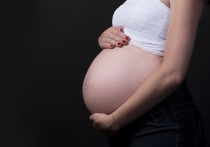 В американском штате Тенниси 26-летняя женщина успешно выносила и родила девочку, которую создали в лабораторных условиях в виде эмбриона и заморозили 24 года назад