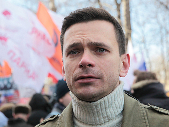 Оппозиционера Илью Яшина попытались отговорить от мероприятия в Лермонтовском сквере