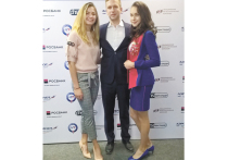 Президент Ассоциации гольфа России (АГР) известный политик Виктор Христенко подвел итоги уходящего года и премировал лучших спортсменок