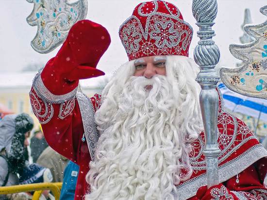 Дед Мороз и Снегурочка первыми приедут к маленьким жителям домов на проспекте Победы. 