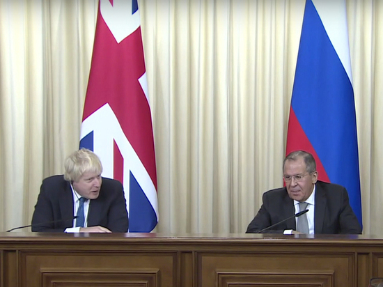 Глава МИД даже готов называть британца на русский манер
