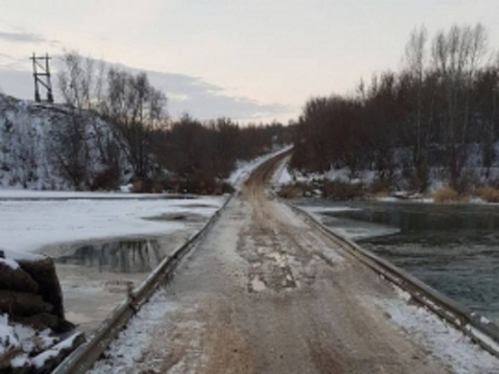 В Бузулукском районе подтоплен мост