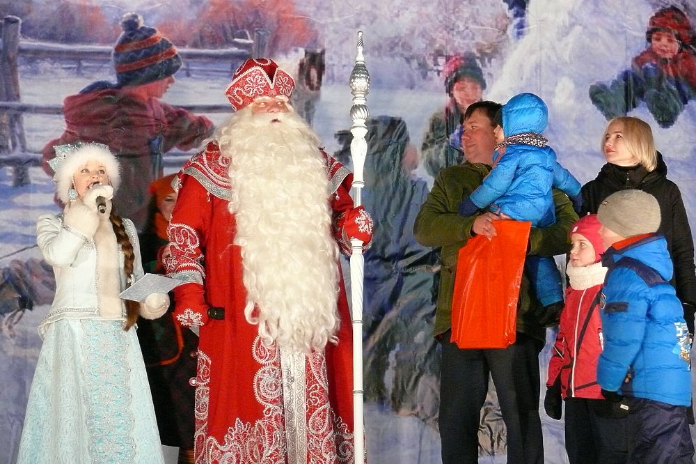 Новогодний круиз по городам России Дед Мороз начал с Костромы