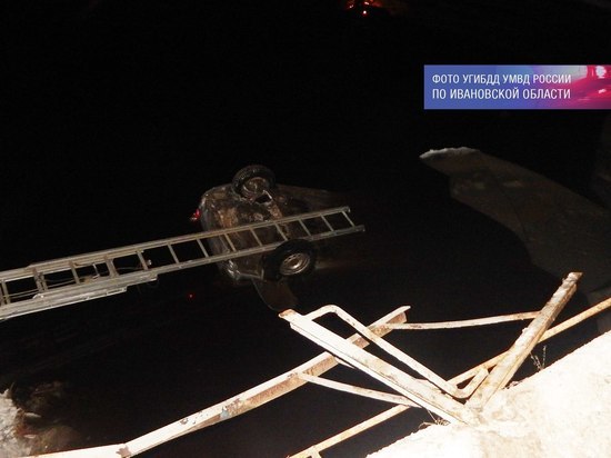 В Тейково машина с подростками упала с моста в реку – трое погибших