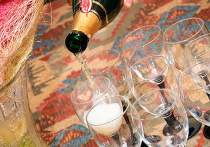 В новогодние праздники у некоторых граждан возникают своеобразные жизненные ситуации, связанные с употреблением символических доз алкоголя
