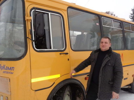 В Александровскую школу Островского района прибыл новый автобус