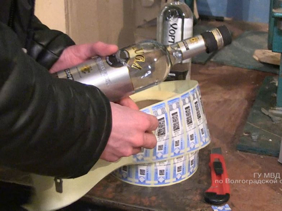 Волгоградские полицейские раскрыли подпольный цех по производству суррогатного алкоголя
