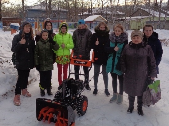 Костромскому центру для несовершеннолетних подарили снегоуборочную машину