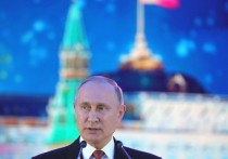 Зрители Первого канала в Омске, Хабаровске и Москве впервые смогут посмотреть новогоднее обращение президента России Владимира Путина в одно и то же время