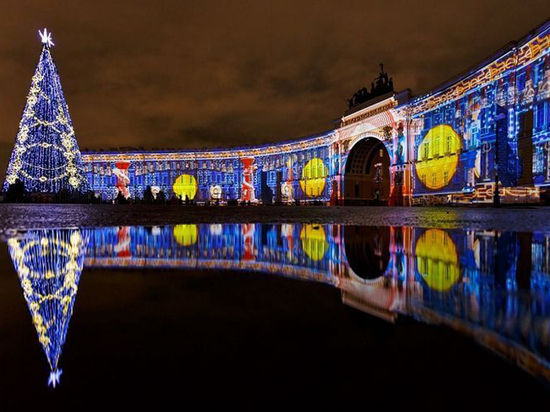 В самом сердце Петербурга — на Дворцовой площади — жители и гости города попадут в настоящую зимнюю сказку, которую подготовили для них организаторы новогодних гуляний
