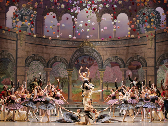 Балет не для эстетов, а для широкой публики: возрожденная «Пахита» на сцене Фестшпильхауса