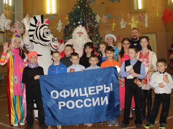 В Костроме оригинально поздравили детей, которые не могут встретить Новый год в семье из-за болезни