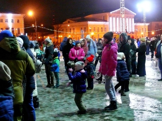 На «Снежную дискотеку» в центр Костромы пришли сотни человек